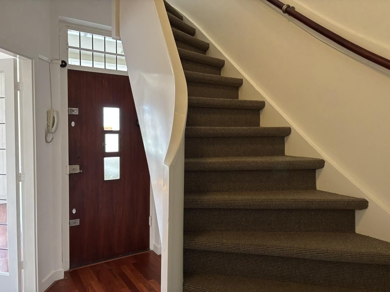 Renovated 3-story apartment in Voorburg - Image 15