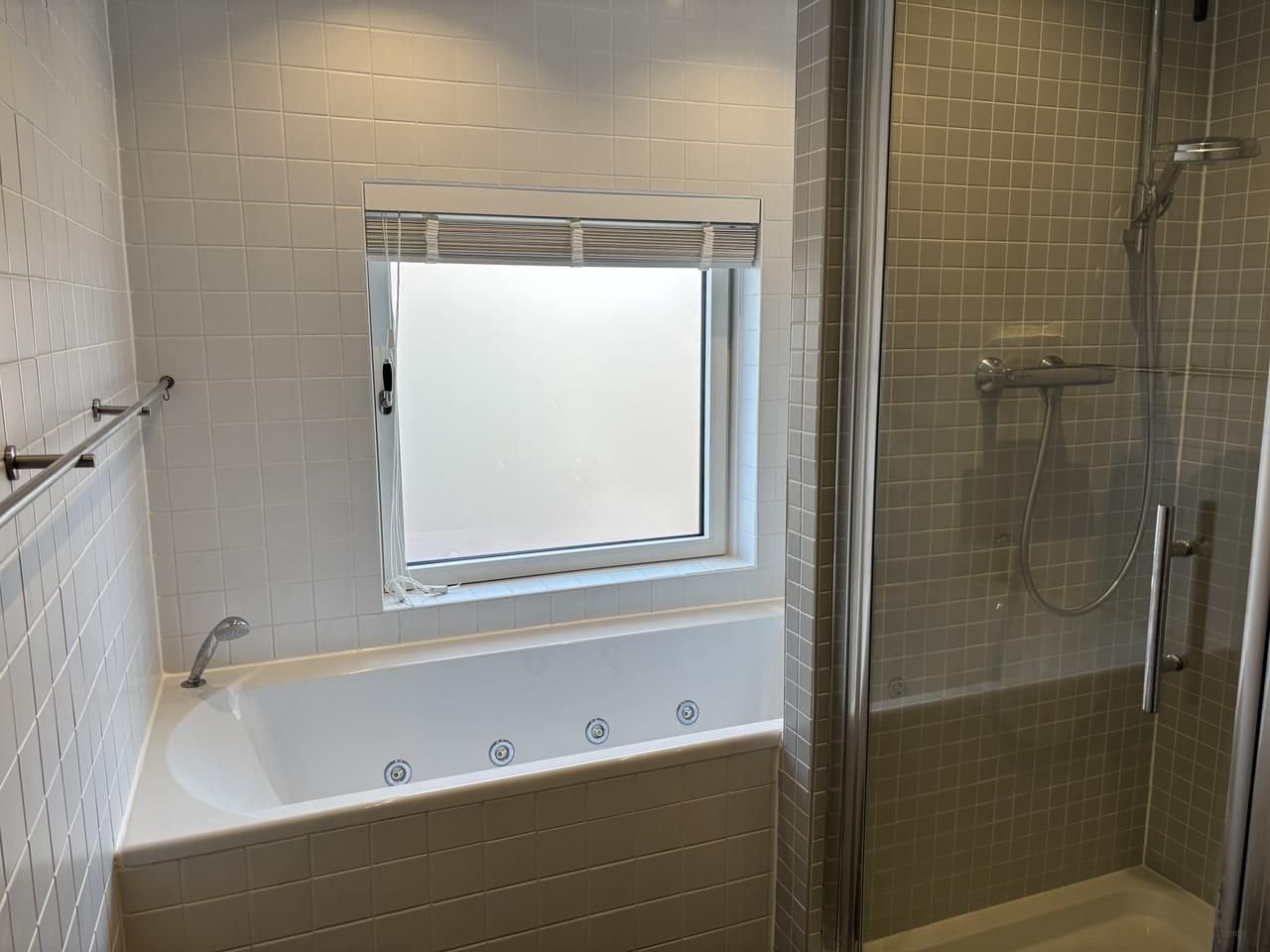 Renovated 3-story apartment in Voorburg - Image 14