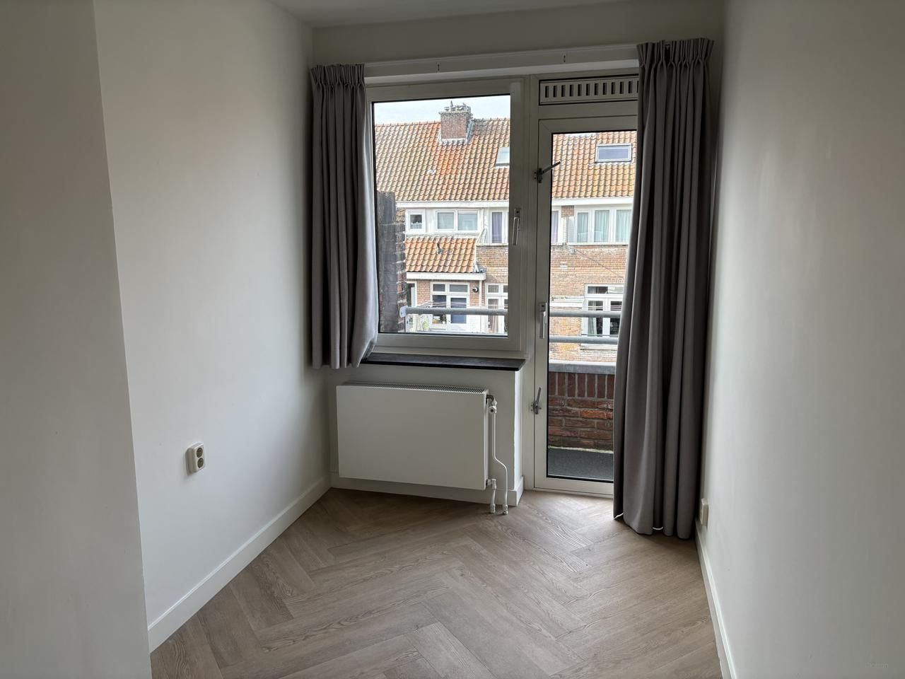 Renovated 3-story apartment in Voorburg - Image 12