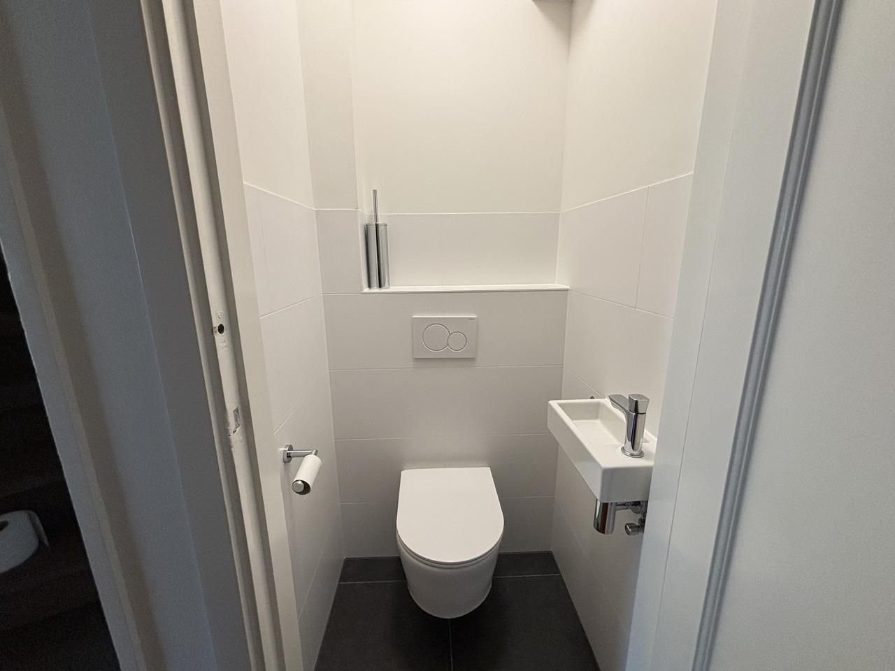 Renovated 3-story apartment in Voorburg - Image 8