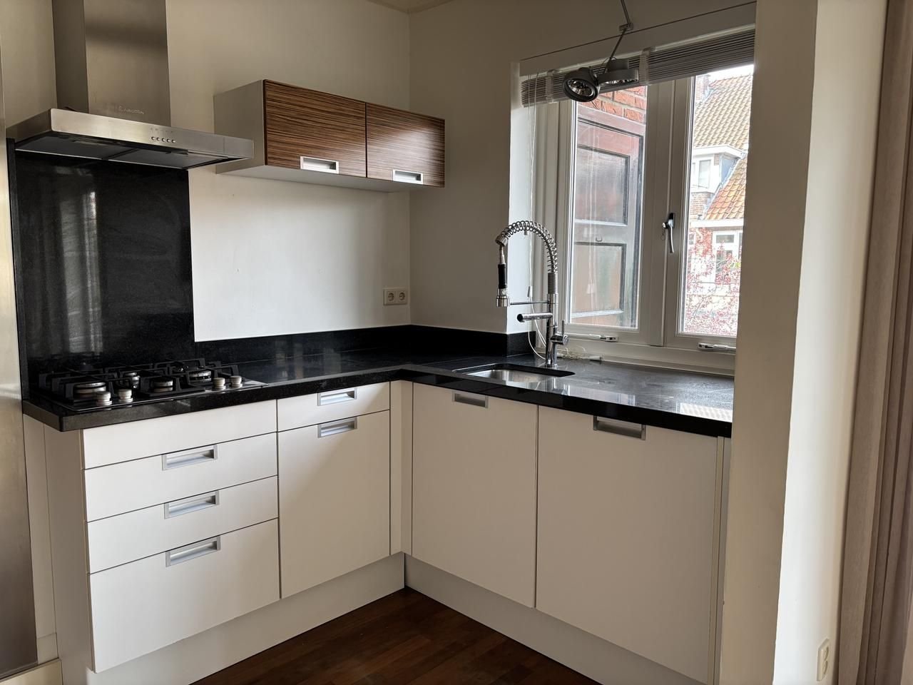 Renovated 3-story apartment in Voorburg - Image 6