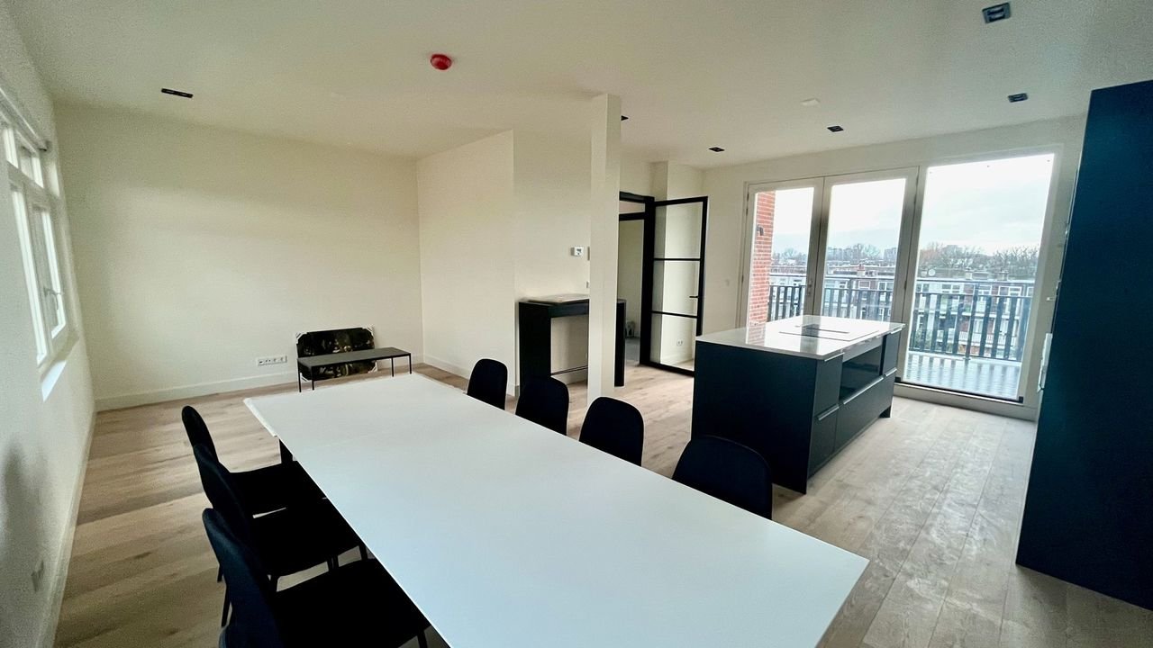 160m² apartment in Bezuidenhout - Image 3