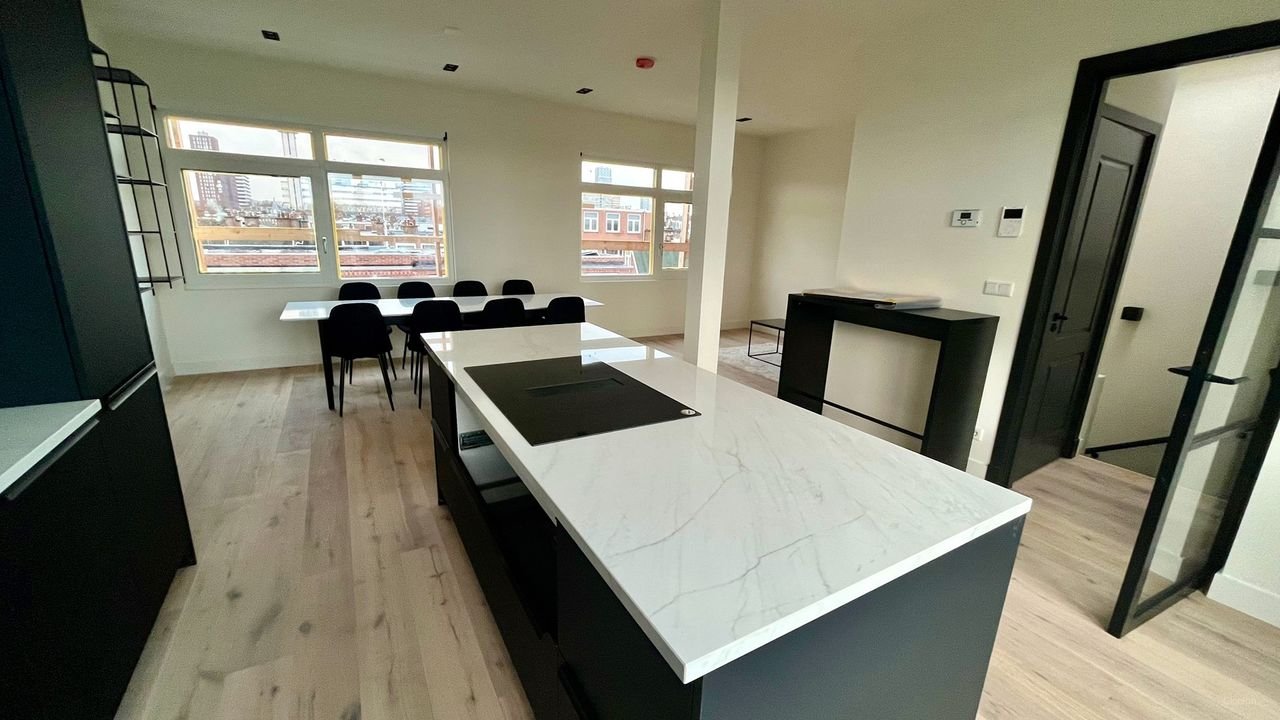 160m² apartment in Bezuidenhout - Image 1