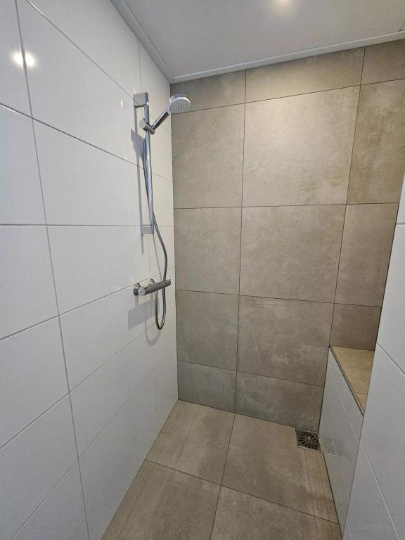 Bovenwoning met dakterras in Emmen - Afbeelding 16