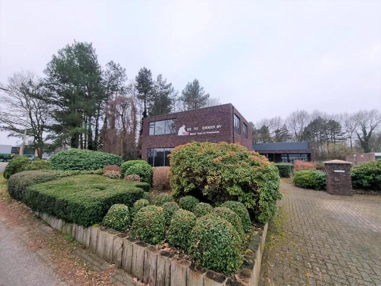 Bovenwoning met dakterras in Emmen - Afbeelding 1