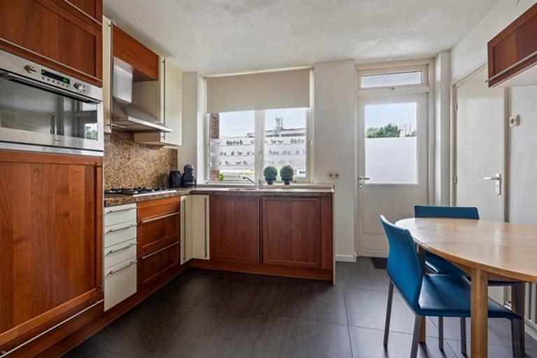 110m² apartment with 3 bedrooms and large terrace in Hoensbroek - Image 3