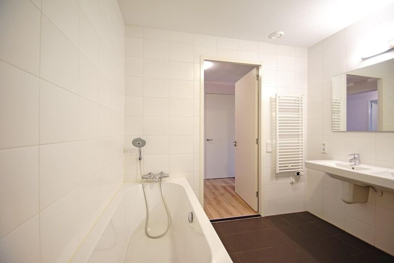 Gemeubileerd 124m² appartement op de 24e verdieping - Afbeelding 22
