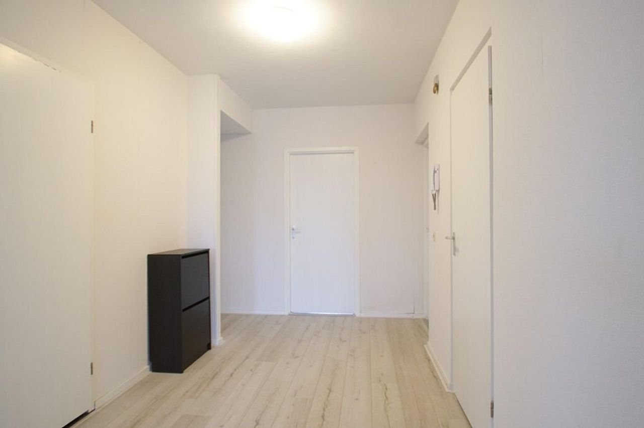 Bright 99 m² corner apartment with balcony in Voorburg - Image 3