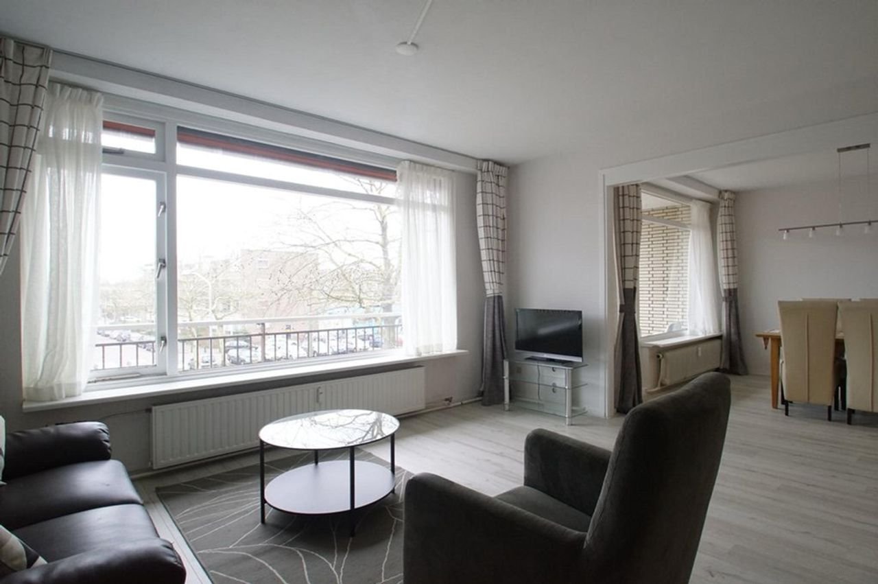 Bright 99 m² corner apartment with balcony in Voorburg - Image 4