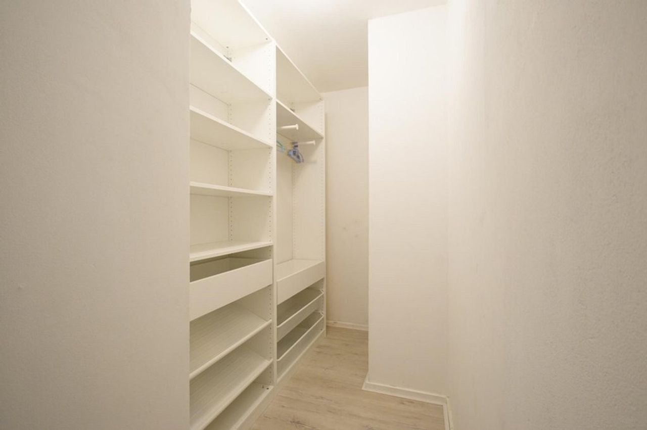 Bright 99 m² corner apartment with balcony in Voorburg - Image 10