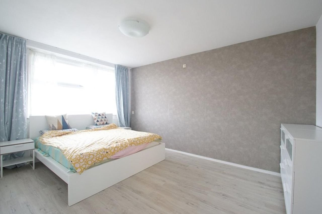 Bright 99 m² corner apartment with balcony in Voorburg - Image 11