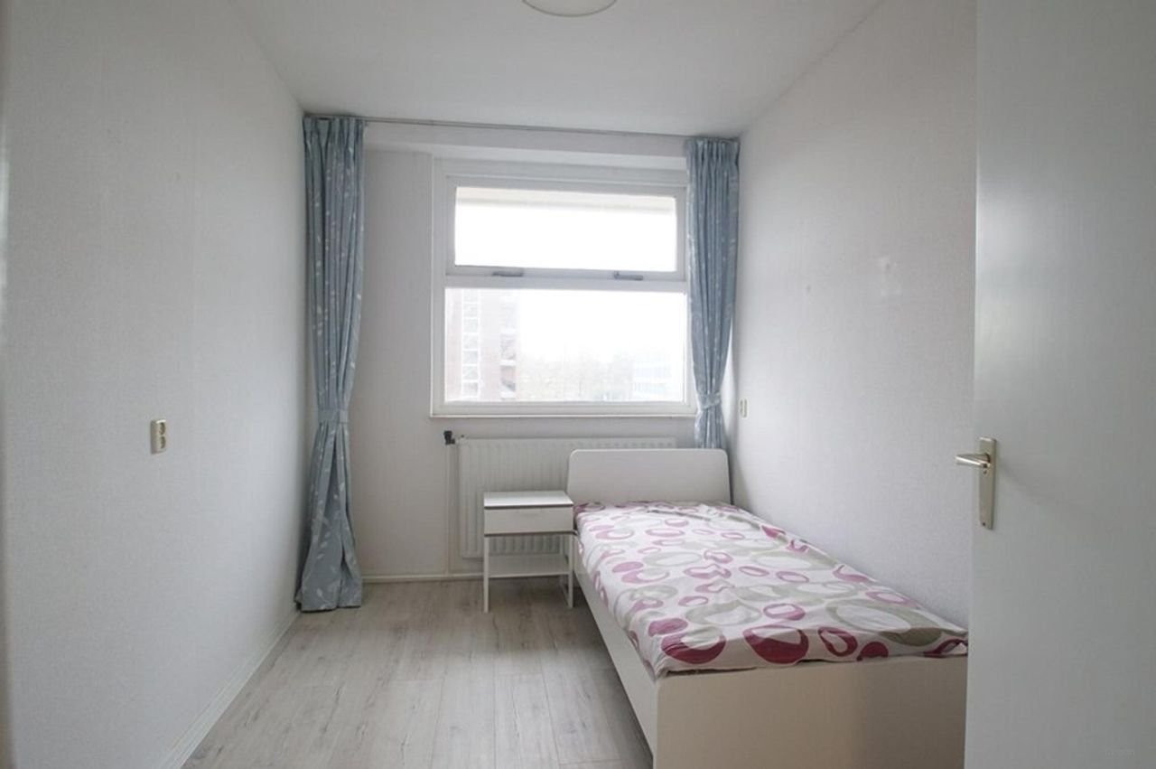 Bright 99 m² corner apartment with balcony in Voorburg - Image 12