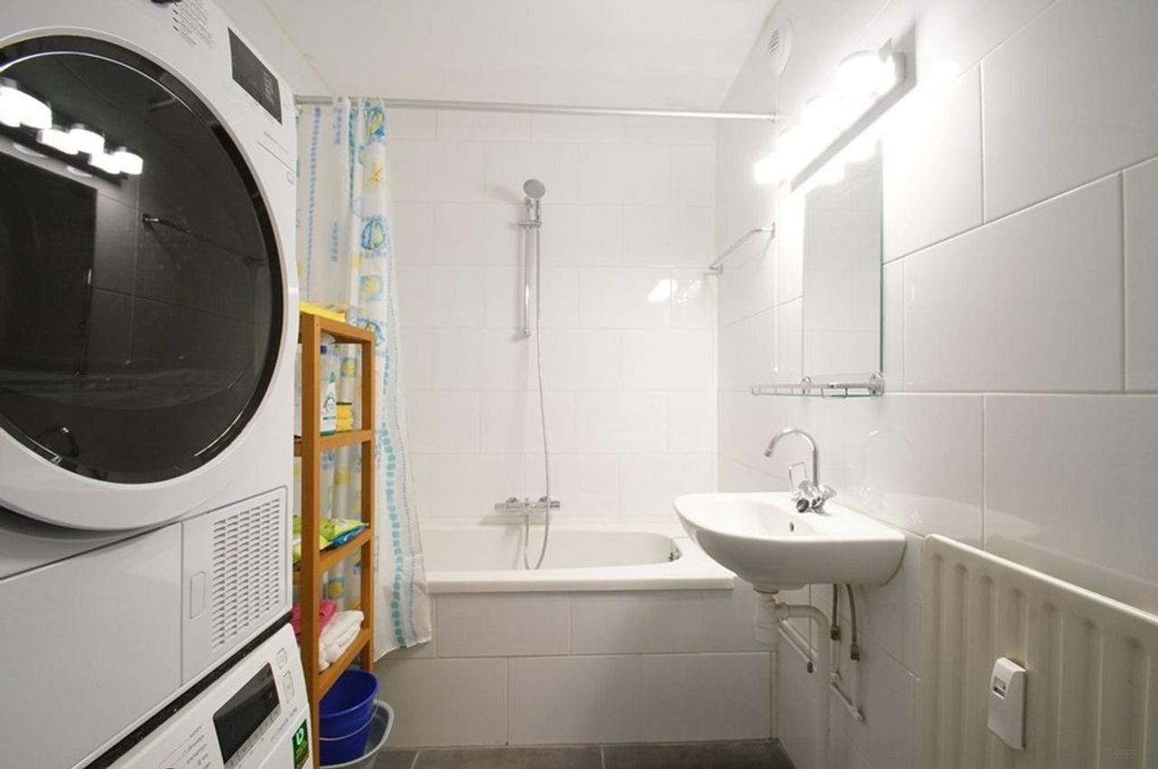 Bright 99 m² corner apartment with balcony in Voorburg - Image 13