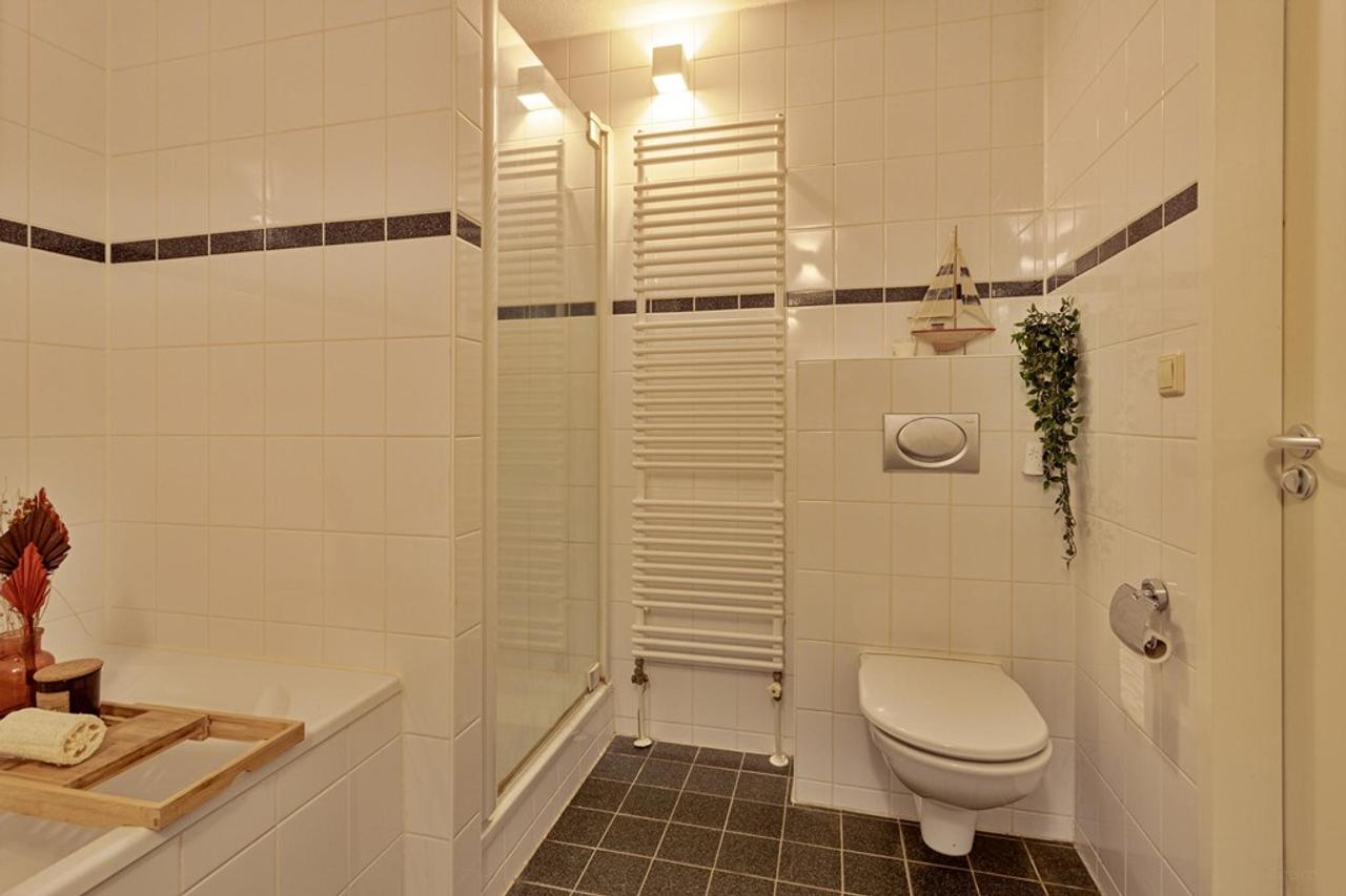 Furnished 2-bedroom apartment next to The Hague Central Station - Image 23