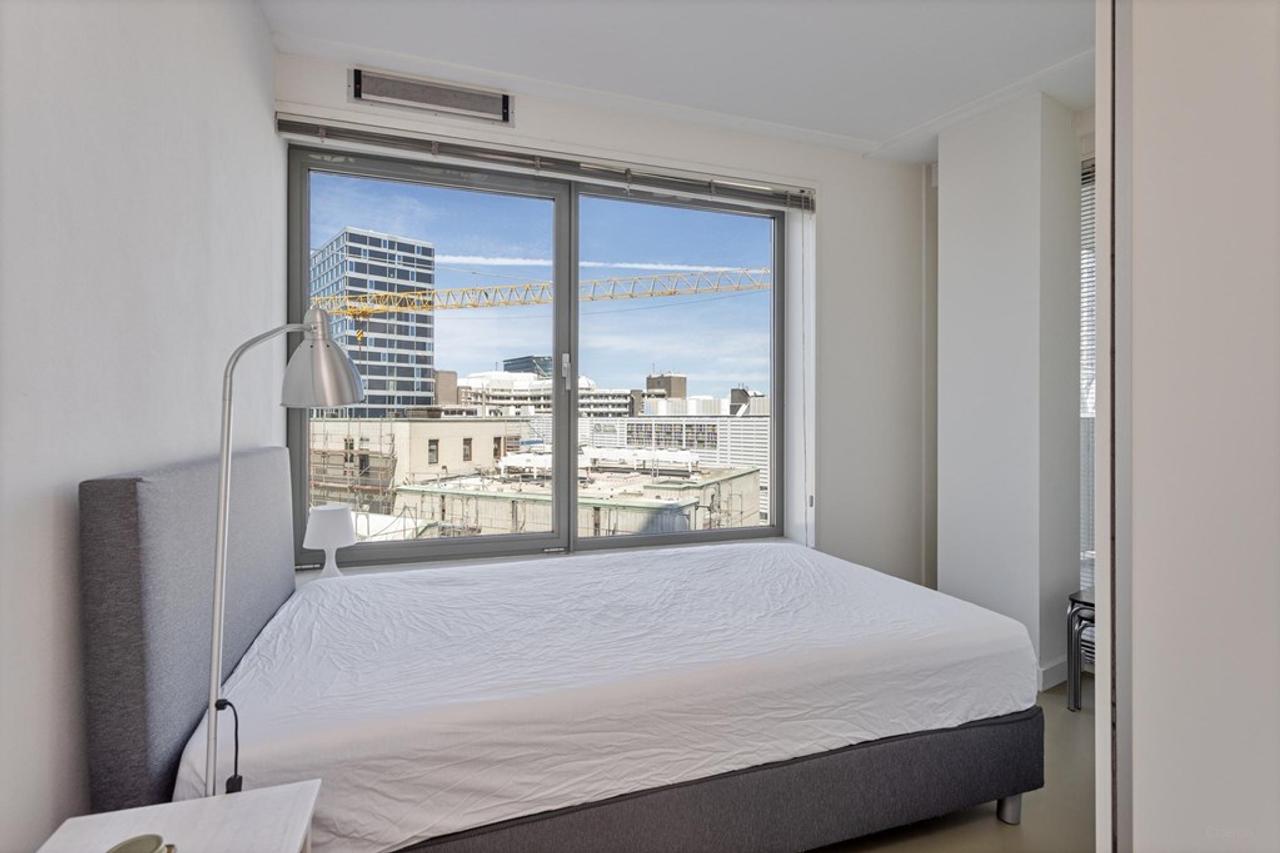 Furnished 2-bedroom apartment next to The Hague Central Station - Image 24