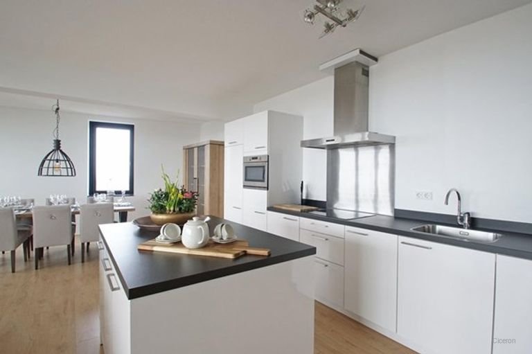 Gemeubileerd appartement op de 19e verdieping - Afbeelding 1