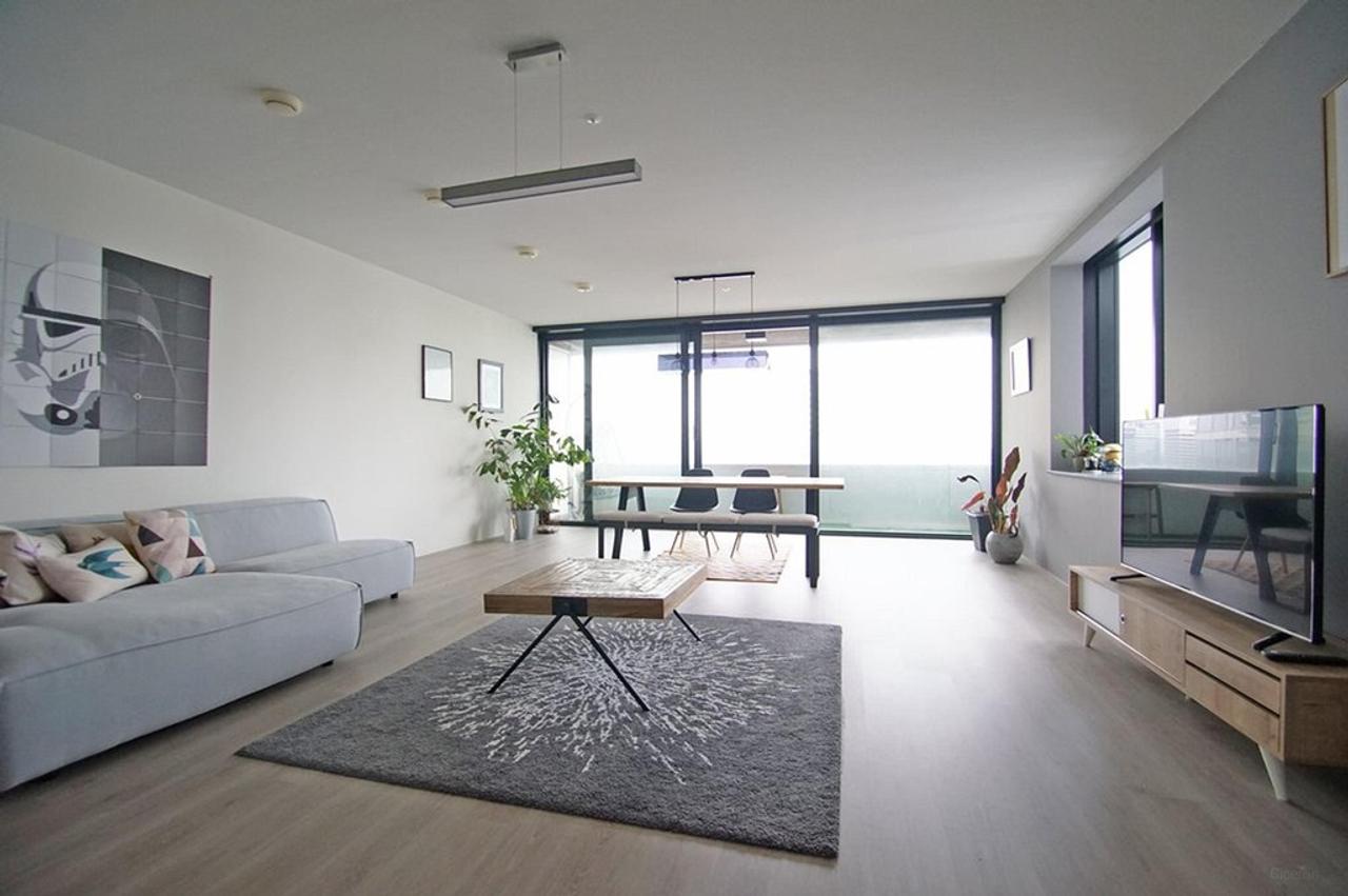 Furnished apartment on the 11th floor next to The Hague Central Station - Image 2