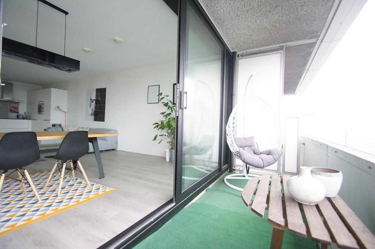 Furnished apartment on the 11th floor next to The Hague Central Station - Image 5