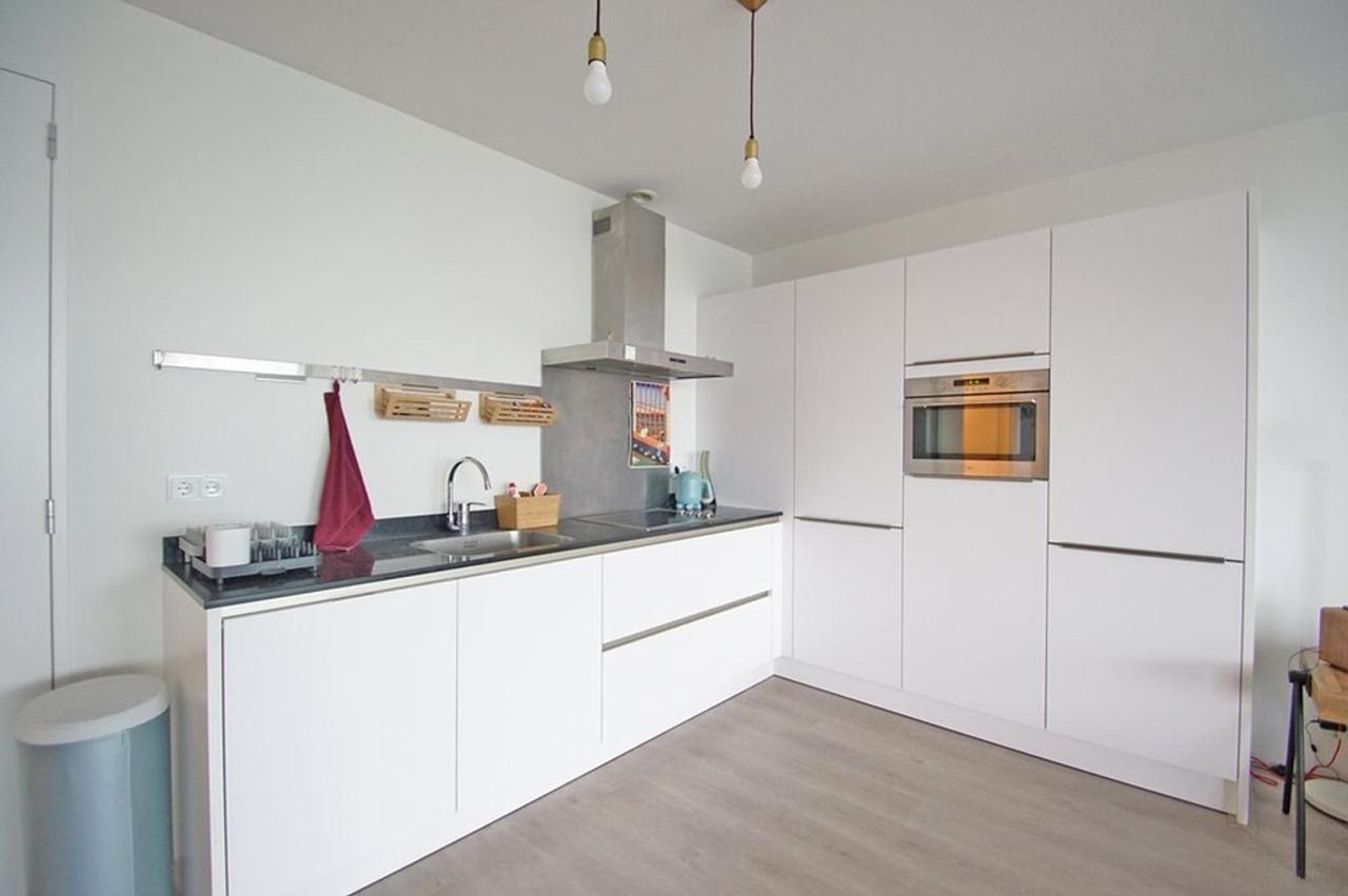 Furnished apartment on the 11th floor next to The Hague Central Station - Image 7