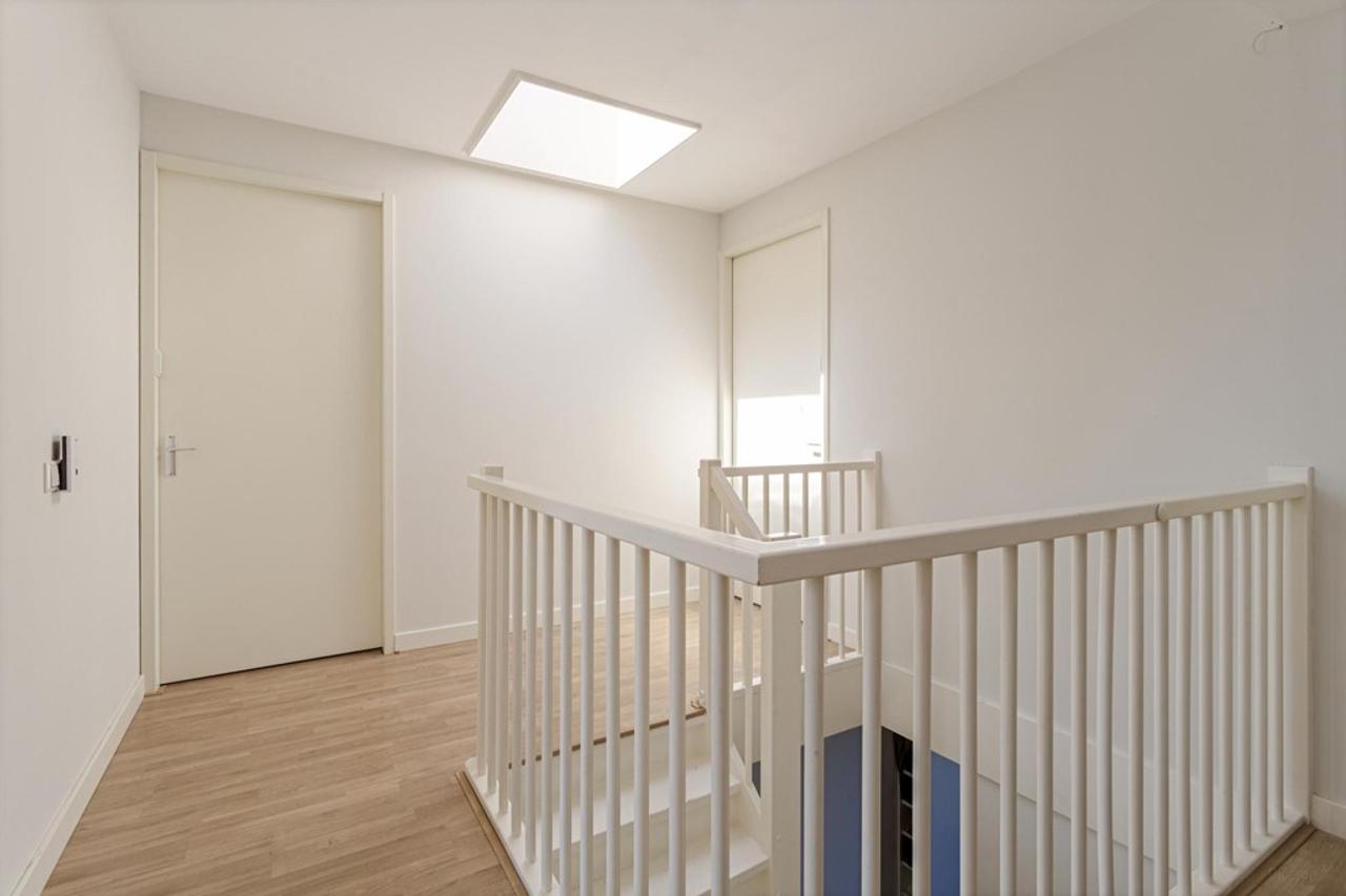 Corner house of 188 m² on the waterfront - Image 17