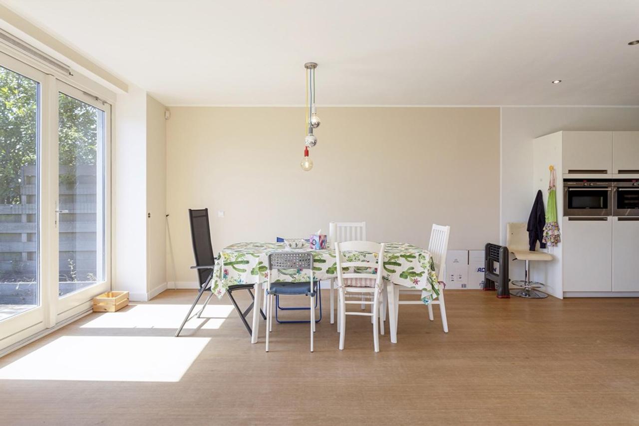 Corner house of 188 m² on the waterfront - Image 11