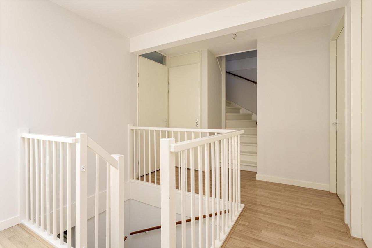 Corner house of 188 m² on the waterfront - Image 16