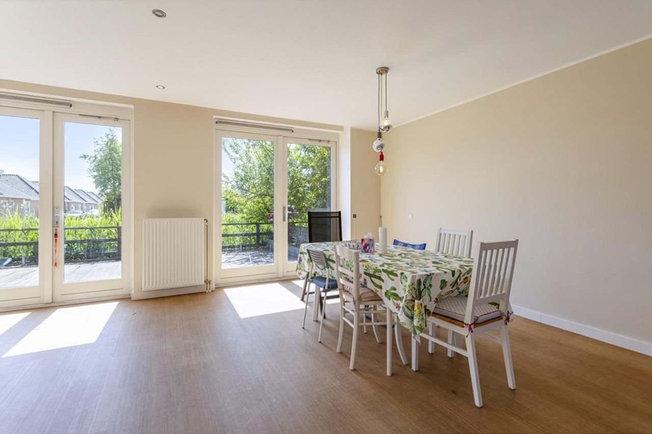 Hoekwoning van 188 m² aan het water - Afbeelding 1