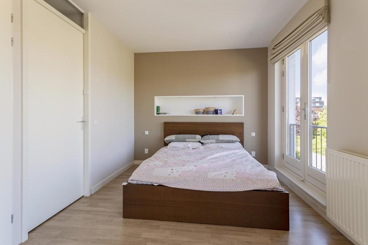 Corner house of 188 m² on the waterfront - Image 18