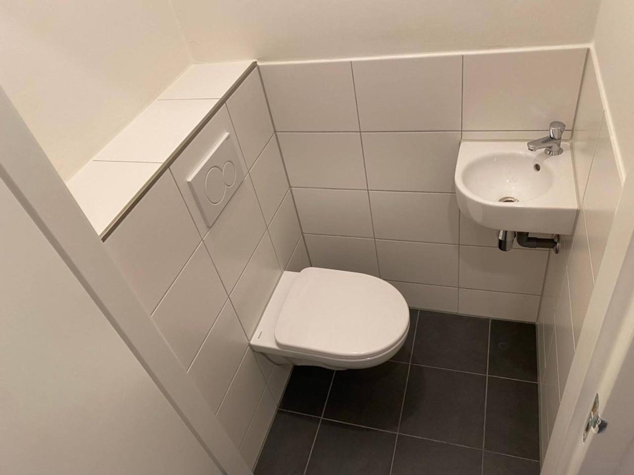 Renovated 150 m² apartment on the Market Square in Winterswijk - Image 7