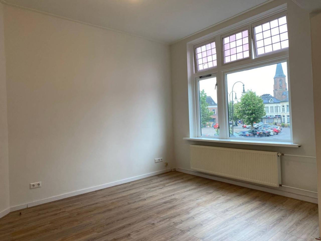 Renovated 150 m² apartment on the Market Square in Winterswijk - Image 2