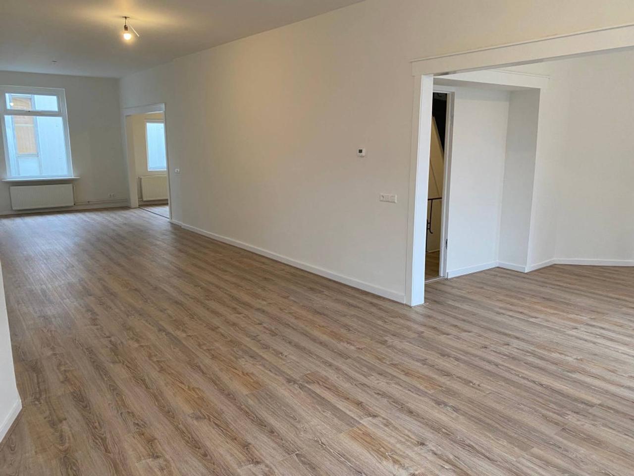 Renovated 150 m² apartment on the Market Square in Winterswijk - Image 5