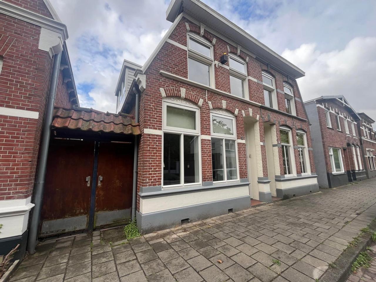 Furnished student house with garden in Enschede - Image 1