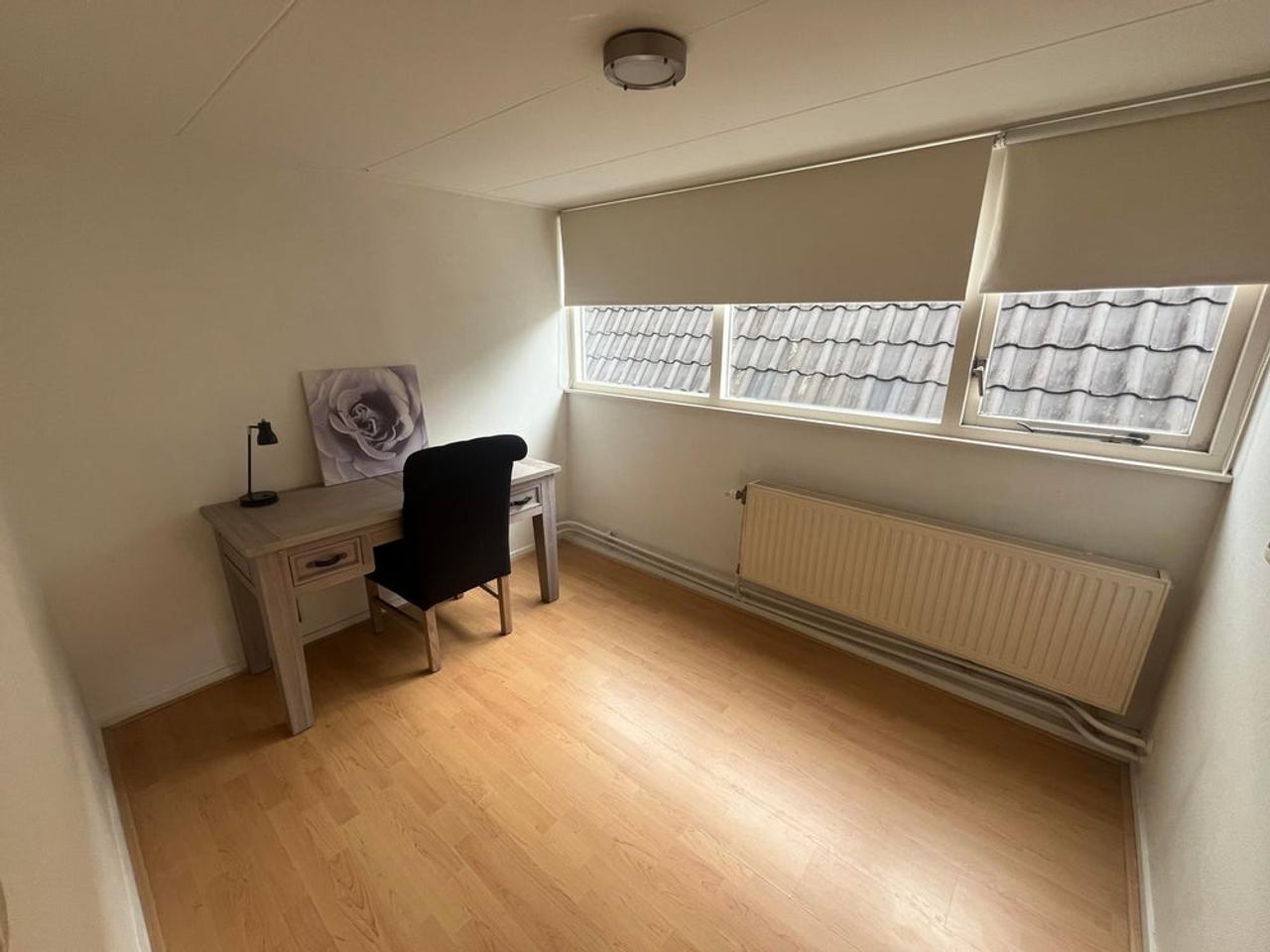 Furnished student house with garden in Enschede - Image 9