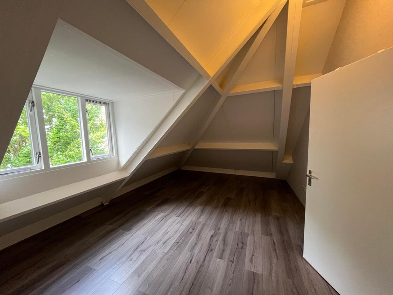 Semi-furnished 91m² apartment in Almelo city center - Image 6