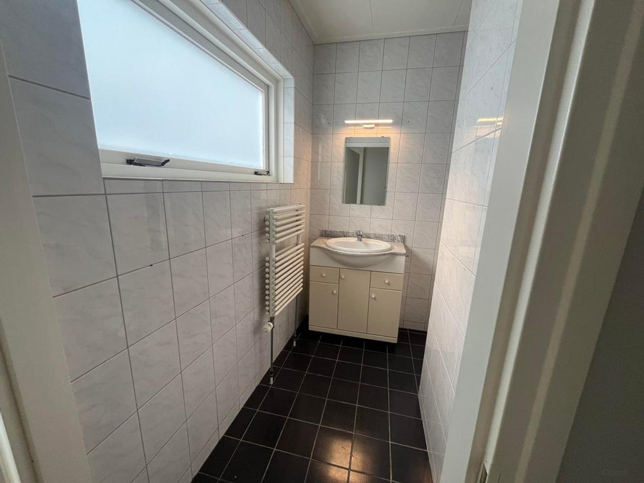 Semi-furnished 91m² apartment in Almelo city center - Image 8
