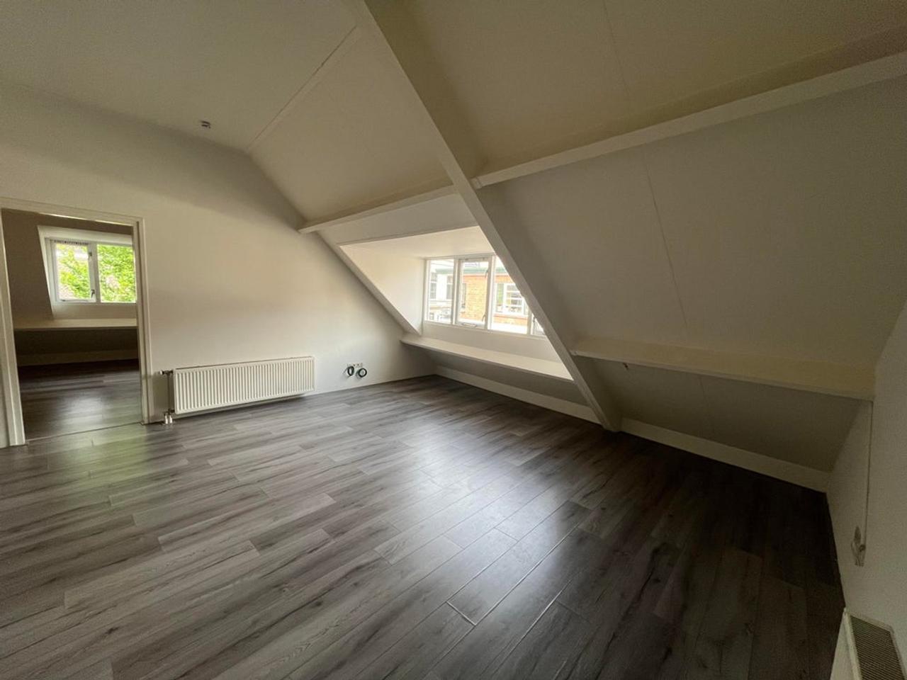 Semi-furnished 91m² apartment in Almelo city center - Image 3