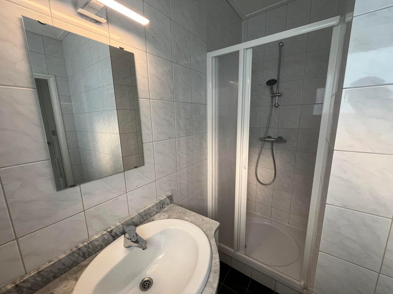 Semi-furnished 91m² apartment in Almelo city center - Image 9