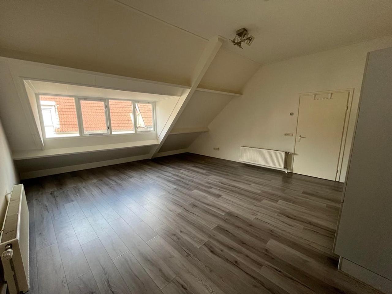 Semi-furnished 91m² apartment in Almelo city center - Image 2