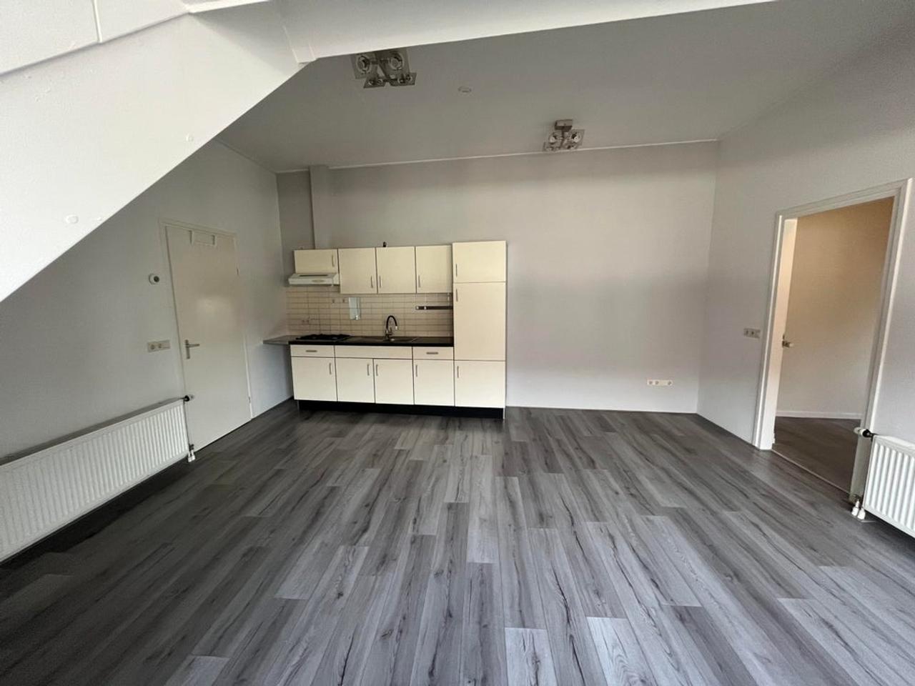 Semi-furnished 91m² apartment in Almelo city center - Image 4
