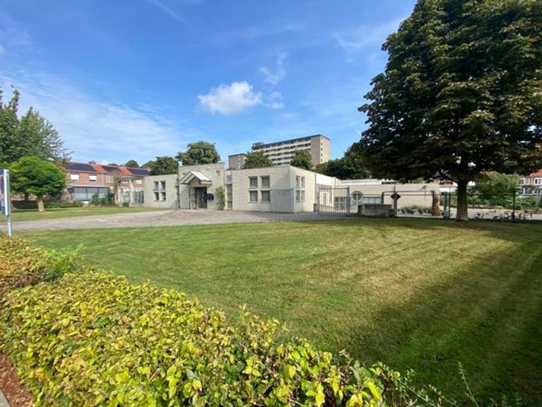 Gasloze woning van 68m2 in voormalig schoolgebouw - Afbeelding 1