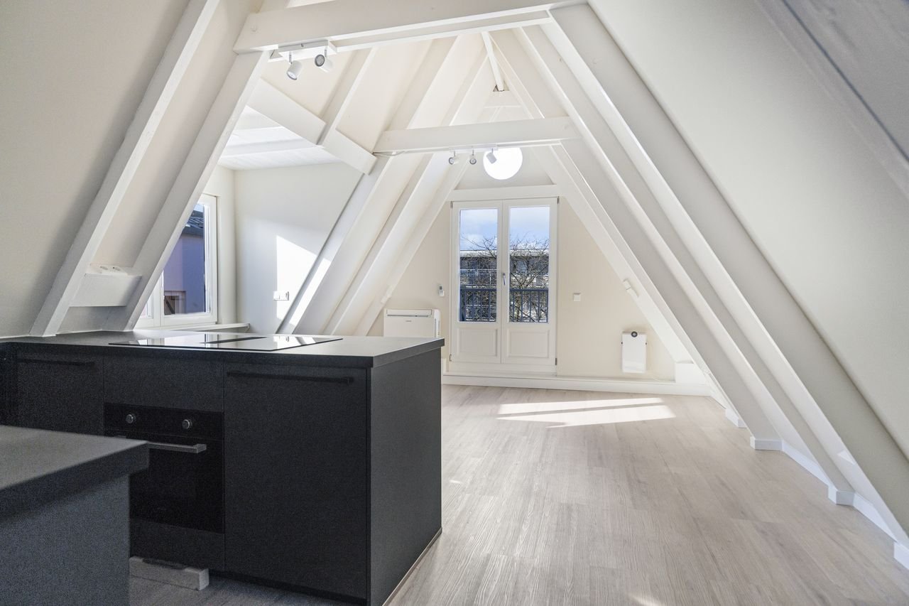 Bright 1-bedroom apartment with sunny balcony in Oud-West - Image 3