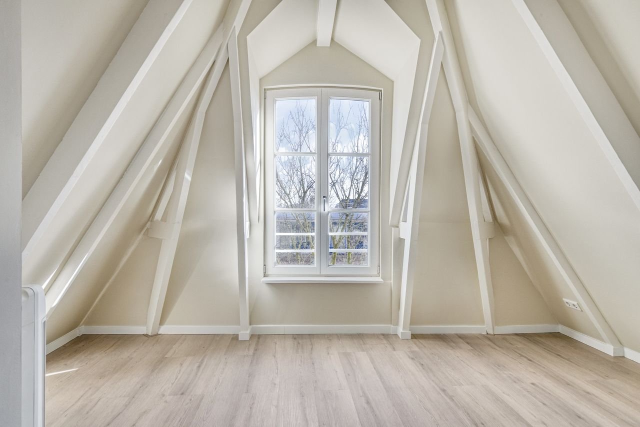 Bright 1-bedroom apartment with sunny balcony in Oud-West - Image 6