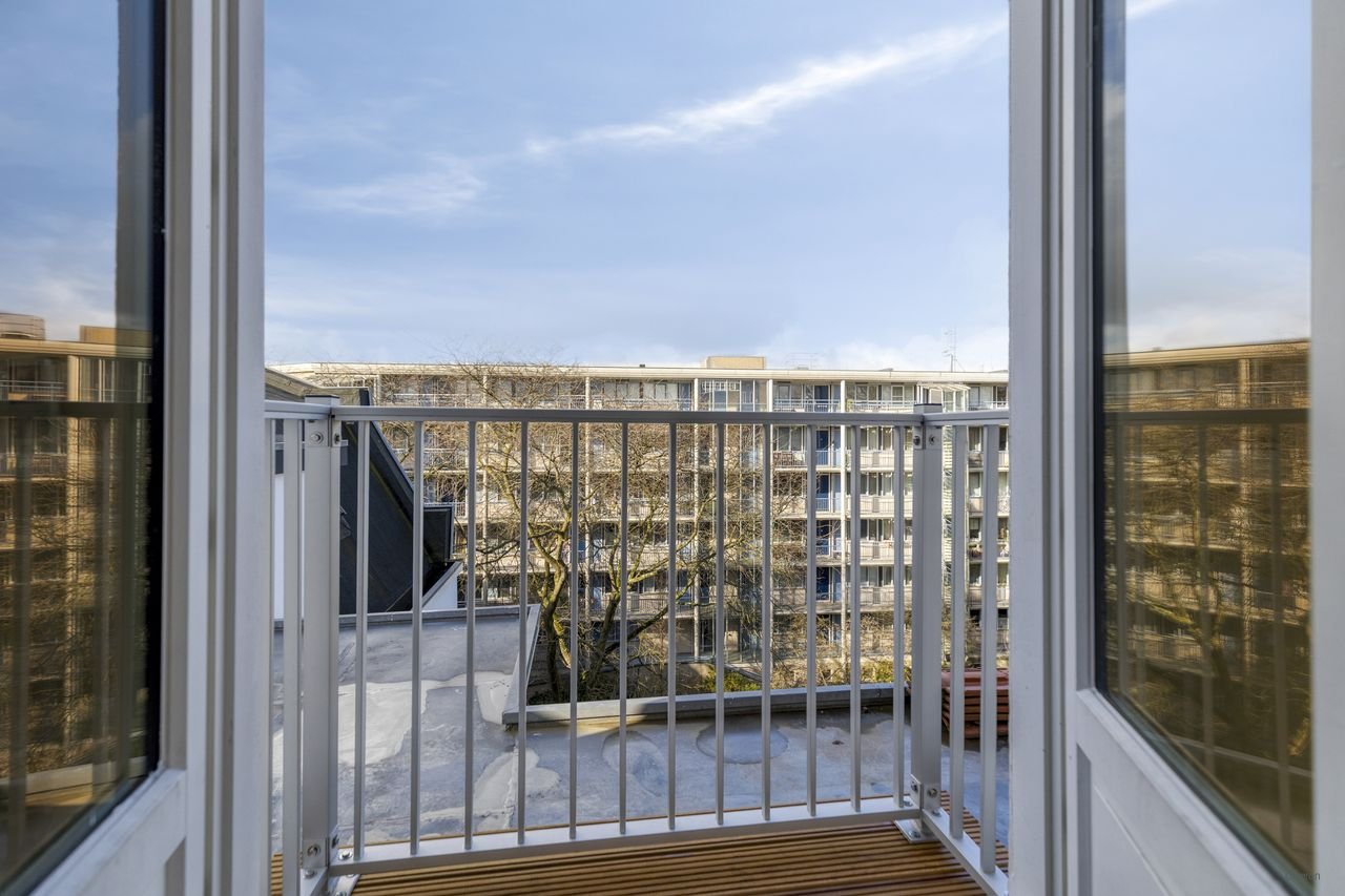 Bright 1-bedroom apartment with sunny balcony in Oud-West - Image 11