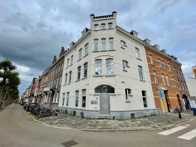 Gemeubileerde bovenwoning met dakterras in Wyck - Afbeelding 1