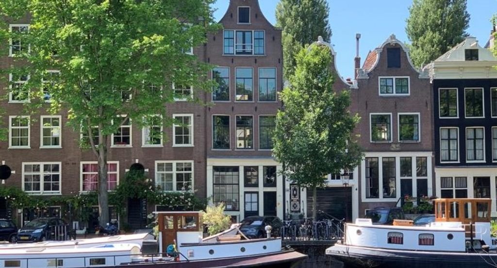 Furnished canal apartment with large roof terrace in Lastage - Image 1