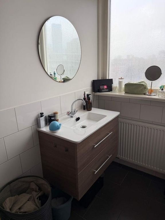 2-bedroom apartment with skyline views - Image 14