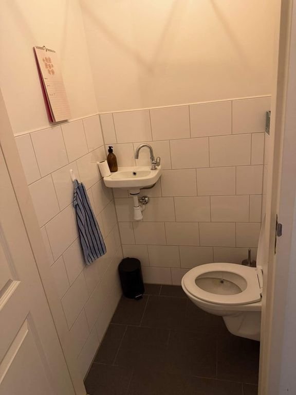 2-bedroom apartment with skyline views - Image 17