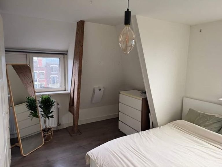 2-bedroom apartment with skyline views - Image 10