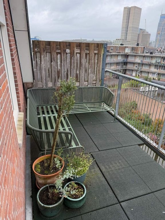 2-bedroom apartment with skyline views - Image 18