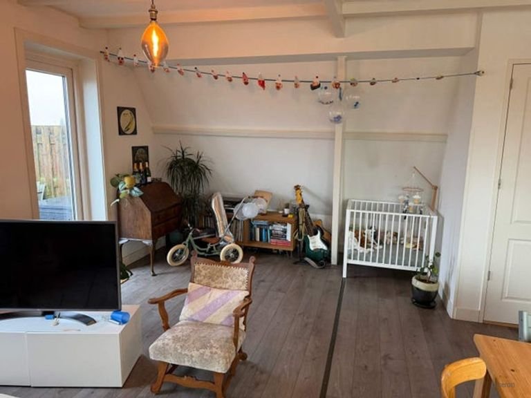 2-bedroom apartment with skyline views - Image 5